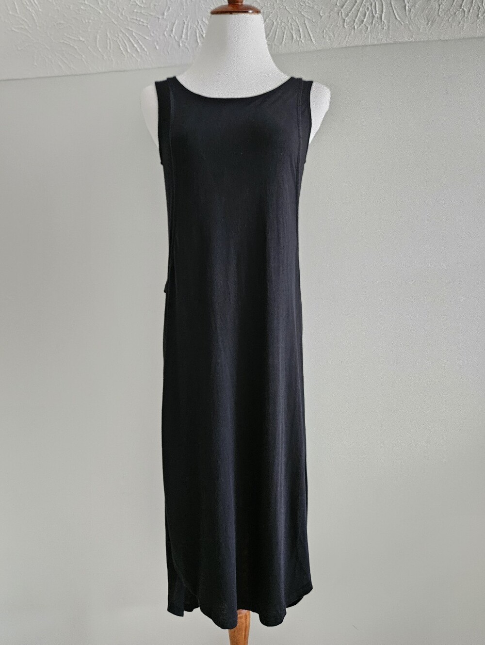 very J | Classic Black Sleeveless Midi Dress